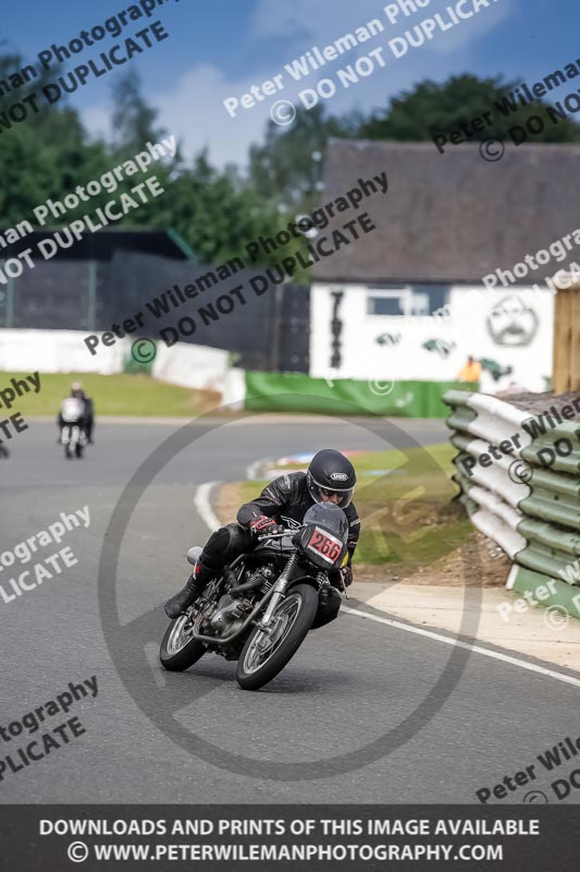 Vintage motorcycle club;eventdigitalimages;mallory park;mallory park trackday photographs;no limits trackdays;peter wileman photography;trackday digital images;trackday photos;vmcc festival 1000 bikes photographs